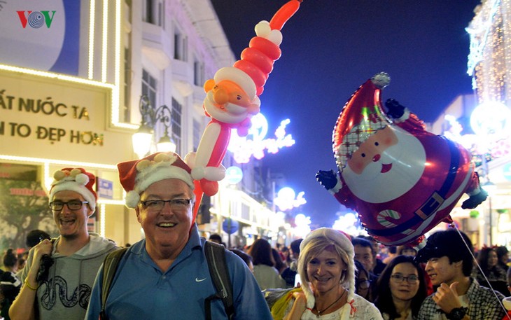 Noël célébré dans la joie et la sécurité au Vietnam et dans le monde entier - ảnh 3